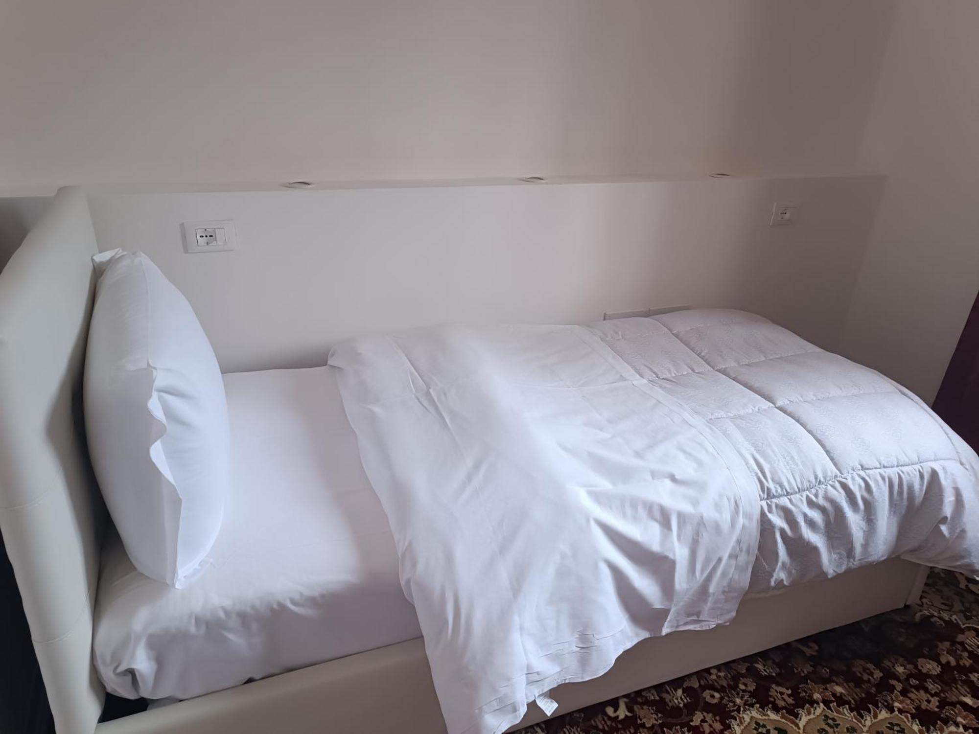 Locazione Turistica 2 Bed & Breakfast Tessera Bagian luar foto